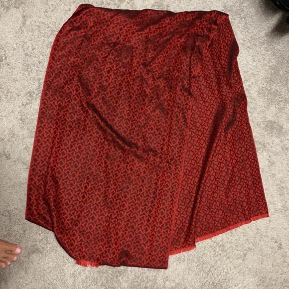 Michael Kors scarf- black and red - Picture 3 of 4